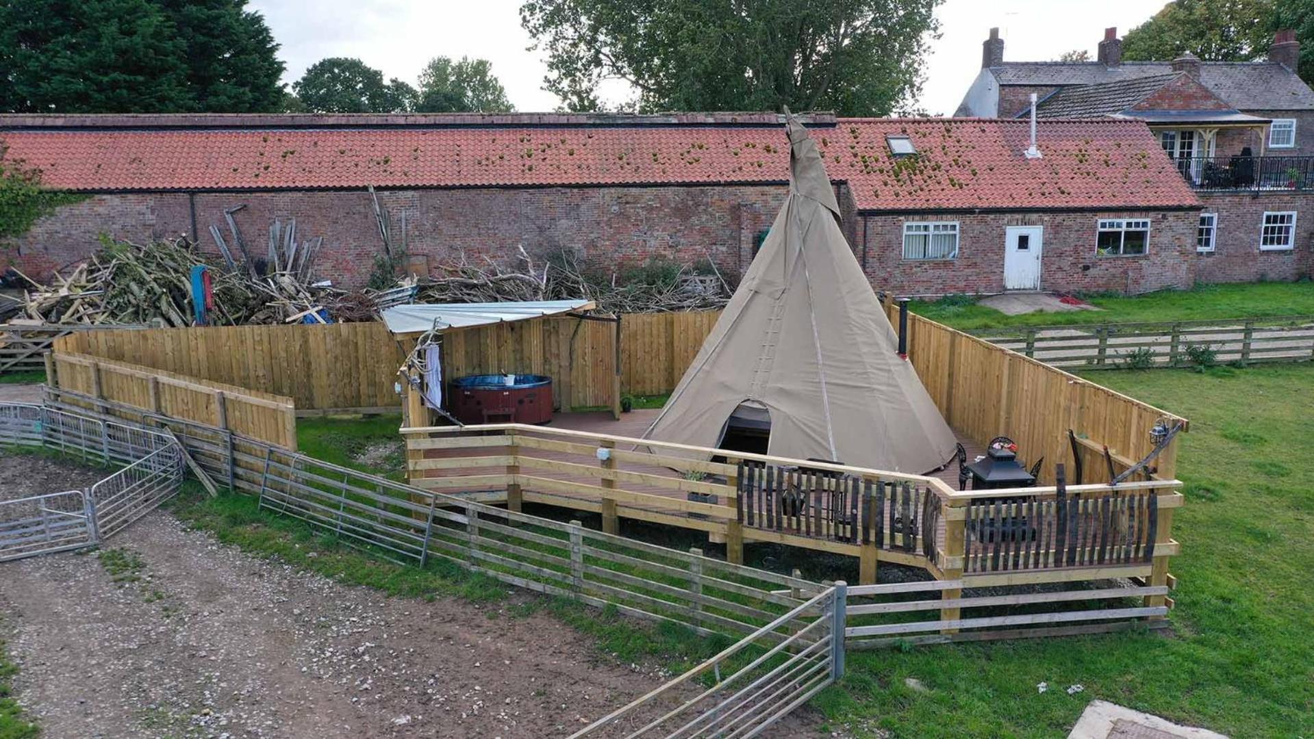 Burtree Country House, Tipi'S, Treehouse & Lodge & House Rooms With Hot Tubs In A Private Garden Thirsk Exterior foto